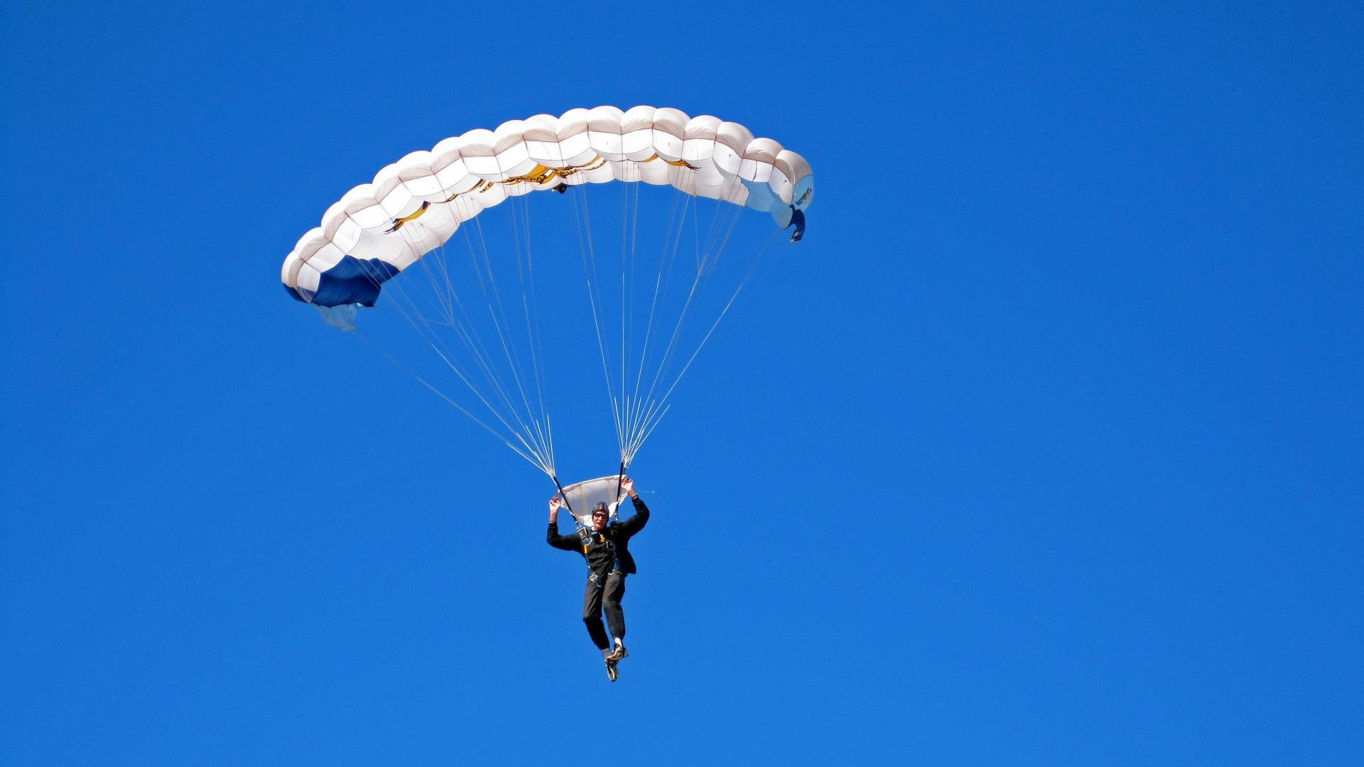 “青少年足球技能比赛在全国各地如火如荼”，2021青少年足球比赛报名